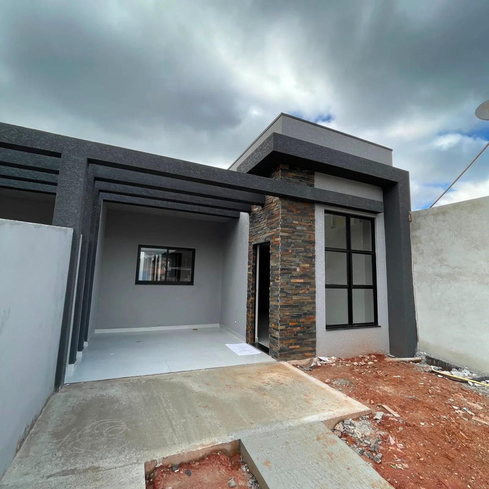 Casa 3 dorms com suíte e quintal no Campina da Barra, Araucária